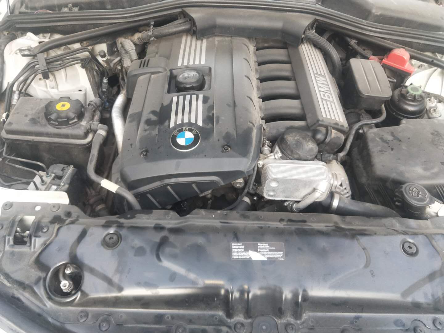 2010款宝马523发动机漏油,宝马523li发动机维修翻新