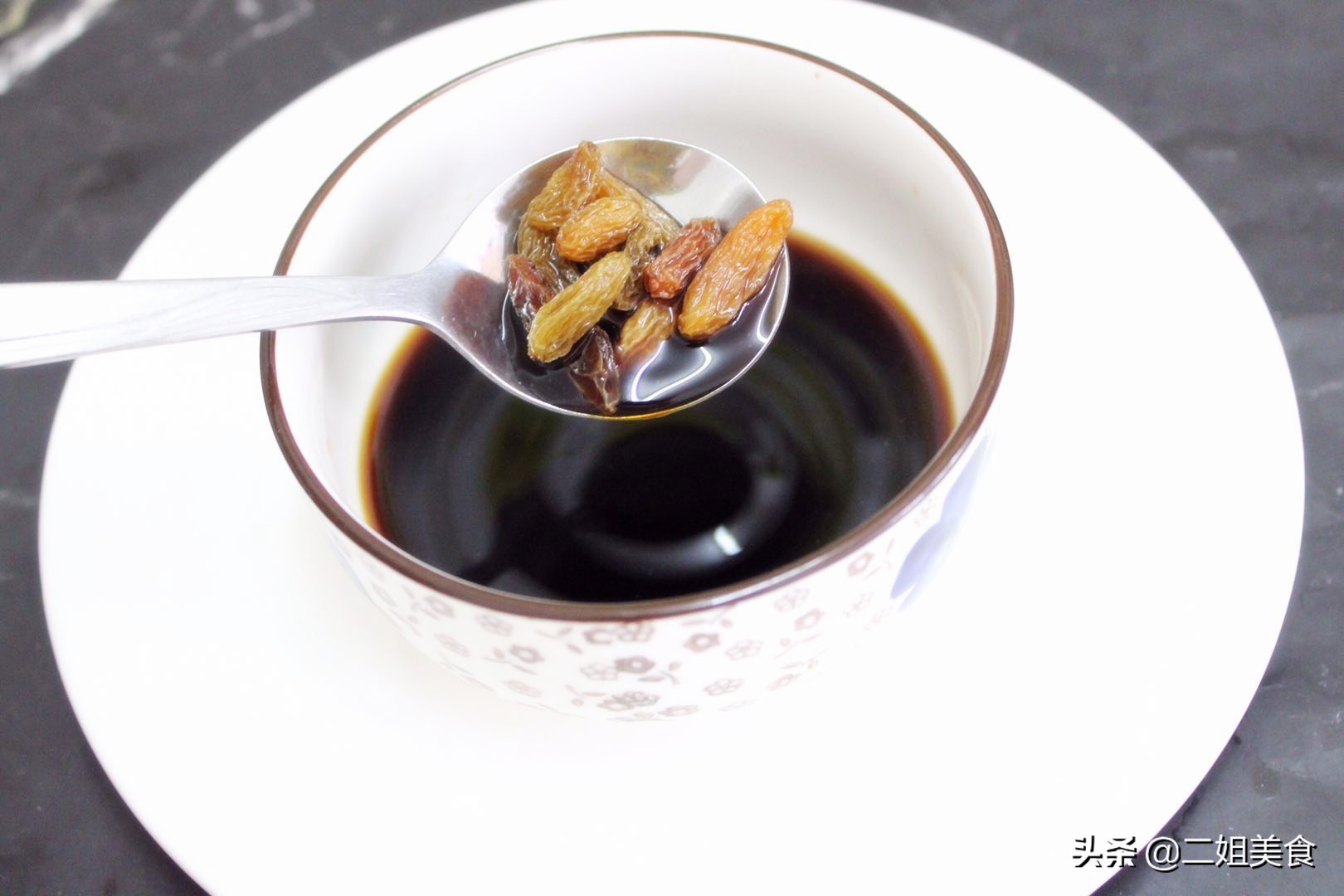 吃葡萄还是葡萄干比较有营养,葡萄干好吃有诀窍不用生吃