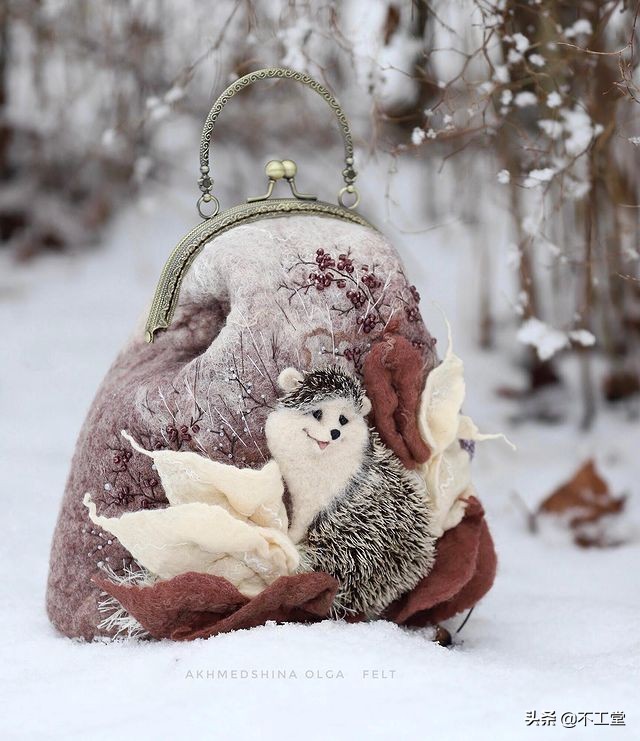 适合羊毛大衣的包包,羊毛毡包高颜值冬天背好看吗