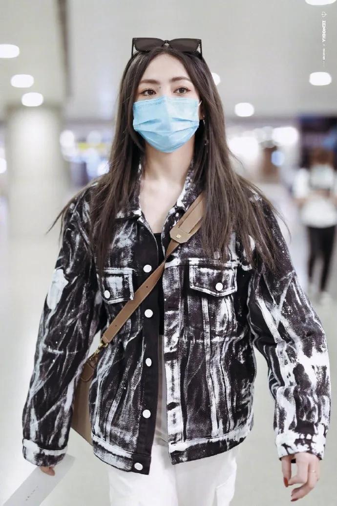 要什么漫画腿，明星们人手一件的漫画衣你怎么还没有？