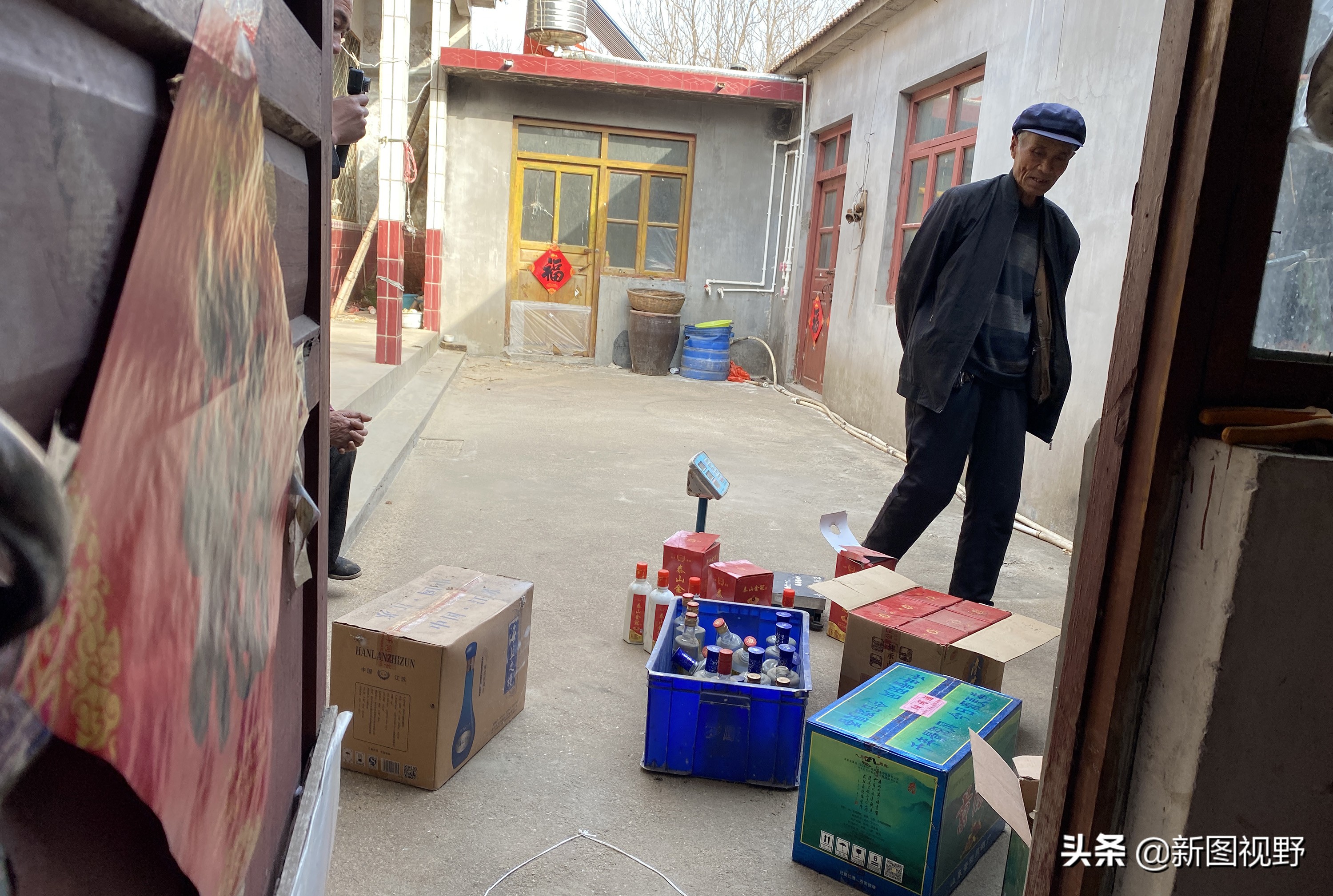 山村游玩，200元买大爷两箱“老酒”，帮我鉴定下是否中奖了