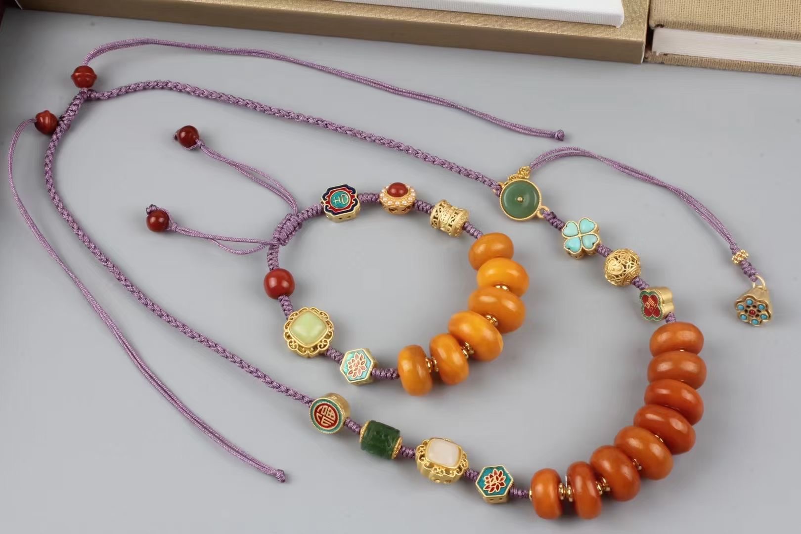 烤色蜜蜡和老蜜蜡有什么区别,烤色蜜蜡和老蜜蜡的鉴别