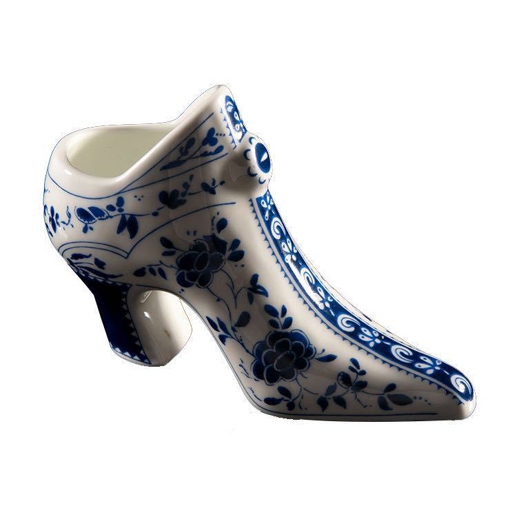 christianlouboutin粉色华伦天奴,christianlouboutin设计过的鞋子