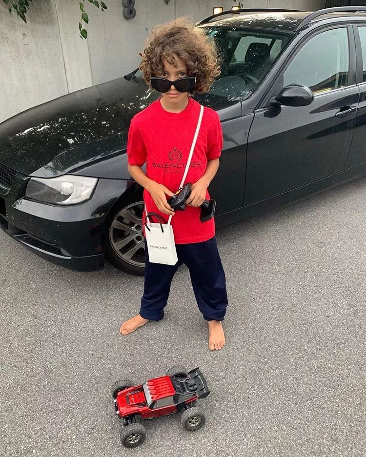 小哥哥答应我别再背双肩包了好吗？挂脖包才是时下潮男必备