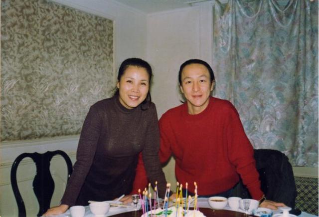 2001年田震颁奖事件视频现场,2001田震领奖现场发飙