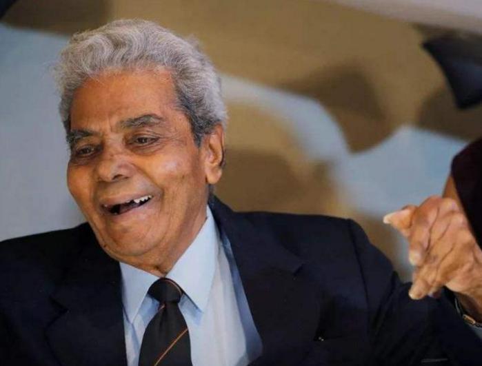 世界上最长指甲的人竟然62年未剪,世界上最长指甲的人排名