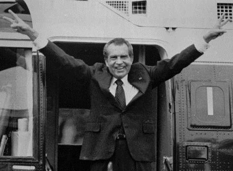 拍照时学会这8种姿势比剪刀手,拍照比剪刀手的一般是什么人