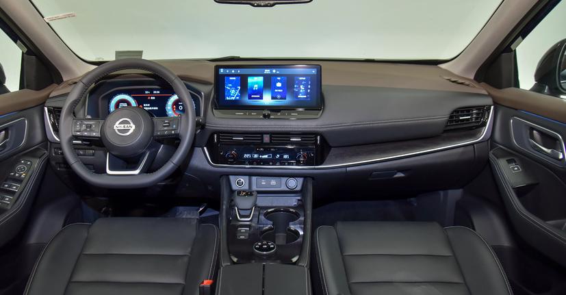 日产奇骏2017款2.5lcvt领先版4wd,奇骏三缸200亿是真的吗