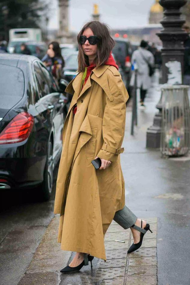 女生什么颜色的大衣显瘦还显白,驼色和深灰色毛呢大衣哪个显白