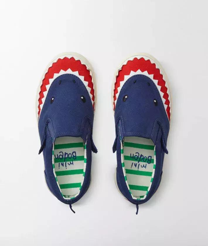 耐克跟阿迪童鞋哪个好一点 (耐克和阿迪的童鞋哪个好)