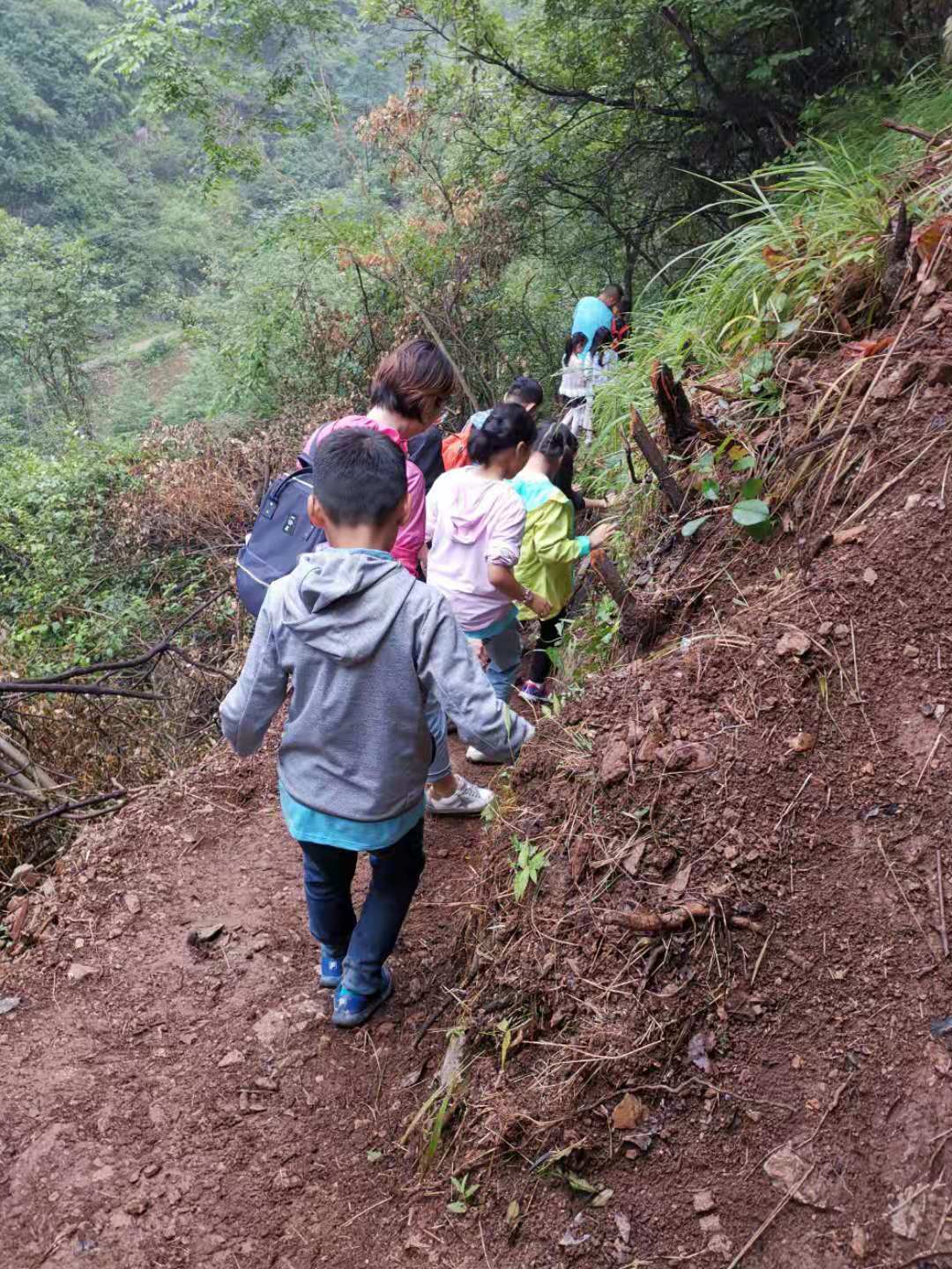 这个暑假，他们走进陕西镇安，过几天“苦日子”