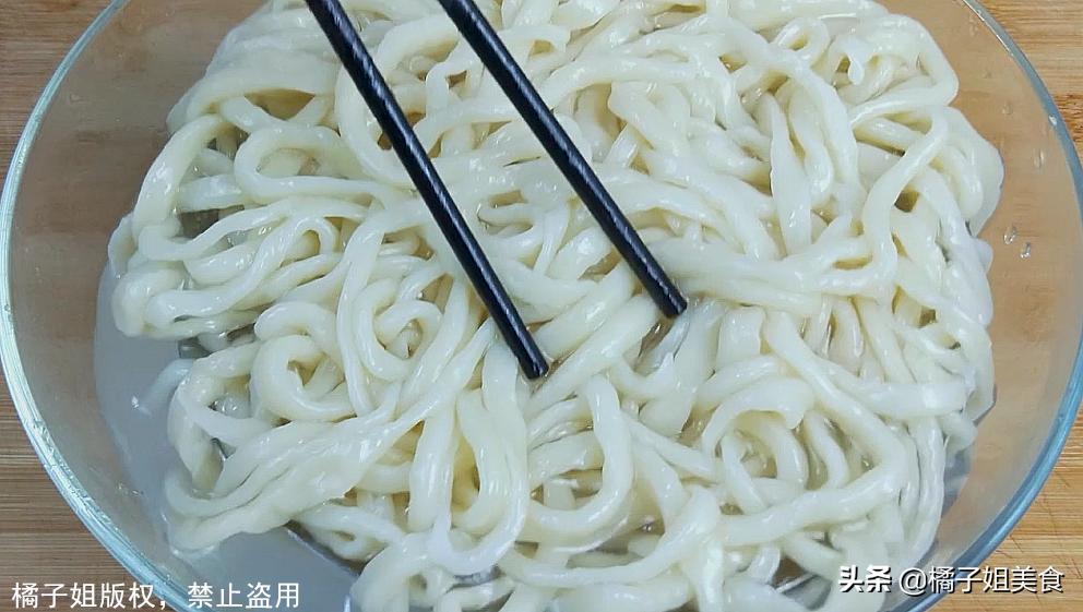 面条新做法教你一招,教你面条新吃法比煮着好吃10倍