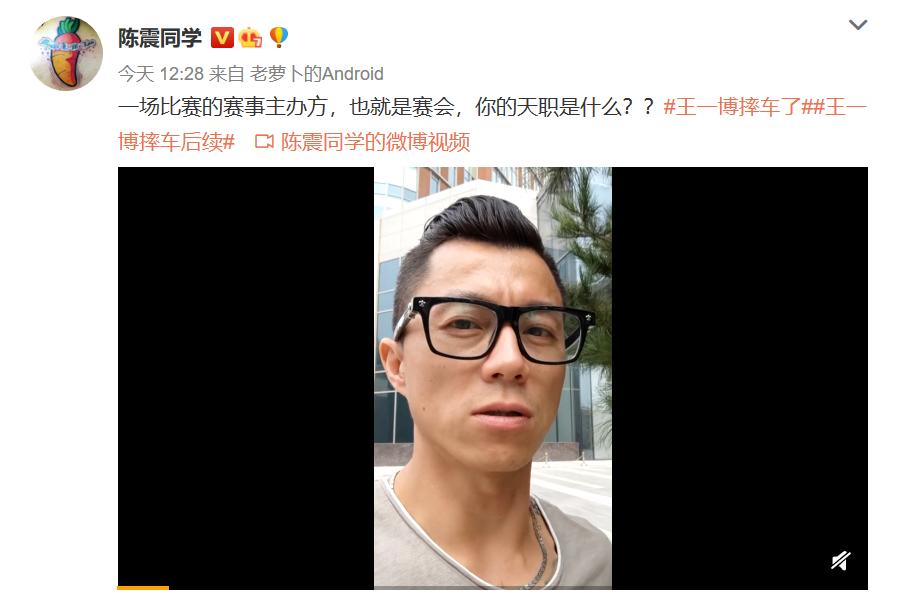 王一博赛车摔车饭拍,王一博赛车摔车事件时间