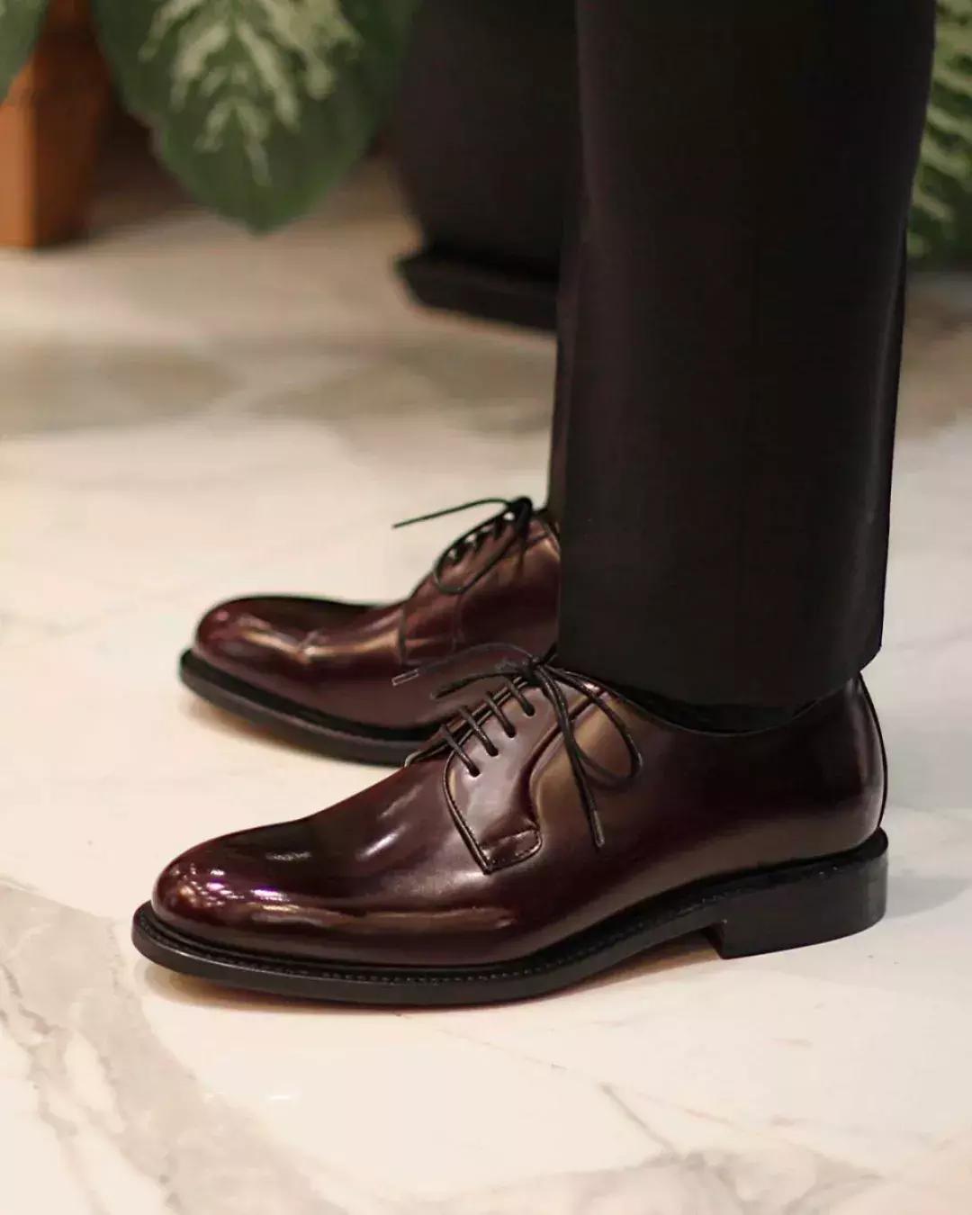 脚大不穿尖头皮鞋,脚大不怕鞋松