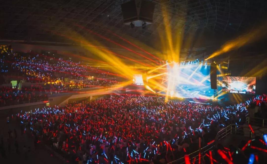 谭咏麟笑唱人生40年音乐派对,银河岁月40载演唱会谭咏麟北京站