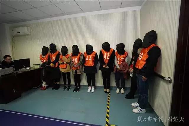 “4年了，群里除了我，全是*子骗**！”男子损失1600万才发现这个秘密...