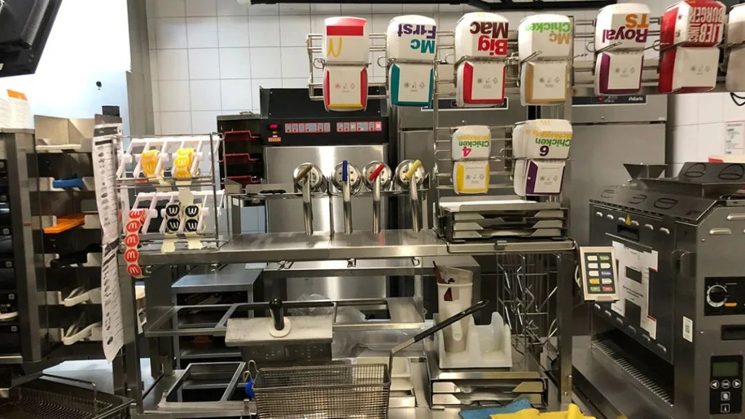 美国肯德基快餐店有多寒酸,美国肯德基无鸡可炸