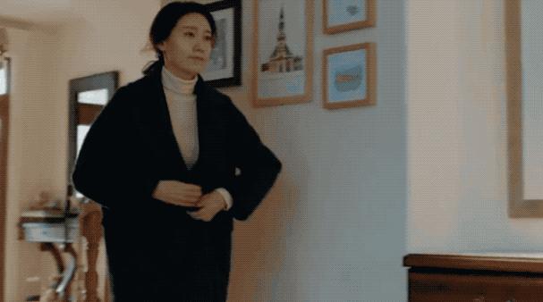 都挺好的朱丽穿的大衣是啥牌子,挺好里的二嫂