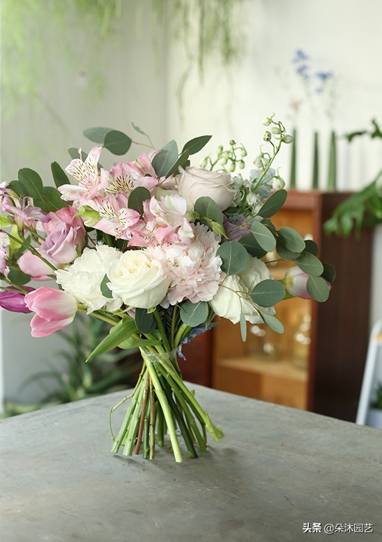鲜花扎花束教程,手把手教你螺旋花束扎法