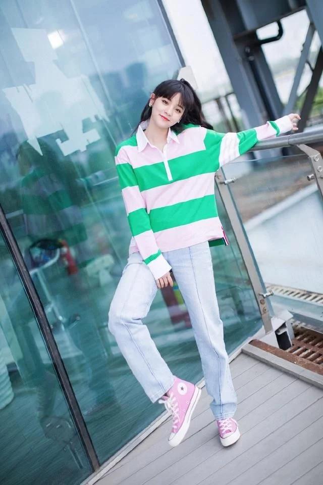 欧阳娜娜大胆穿搭美出新高度,欧阳娜娜同款时尚百搭还无束缚感