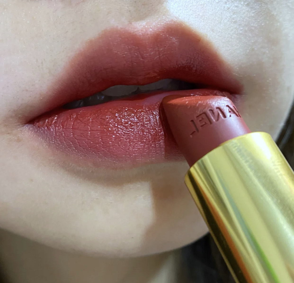 女人一辈子必备的5支口红,ysl416唇釉和阿玛尼405一样吗