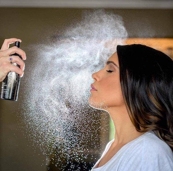 如何在夏天化个清爽的妆,你的夏日不脱妆小诀窍已经抵达