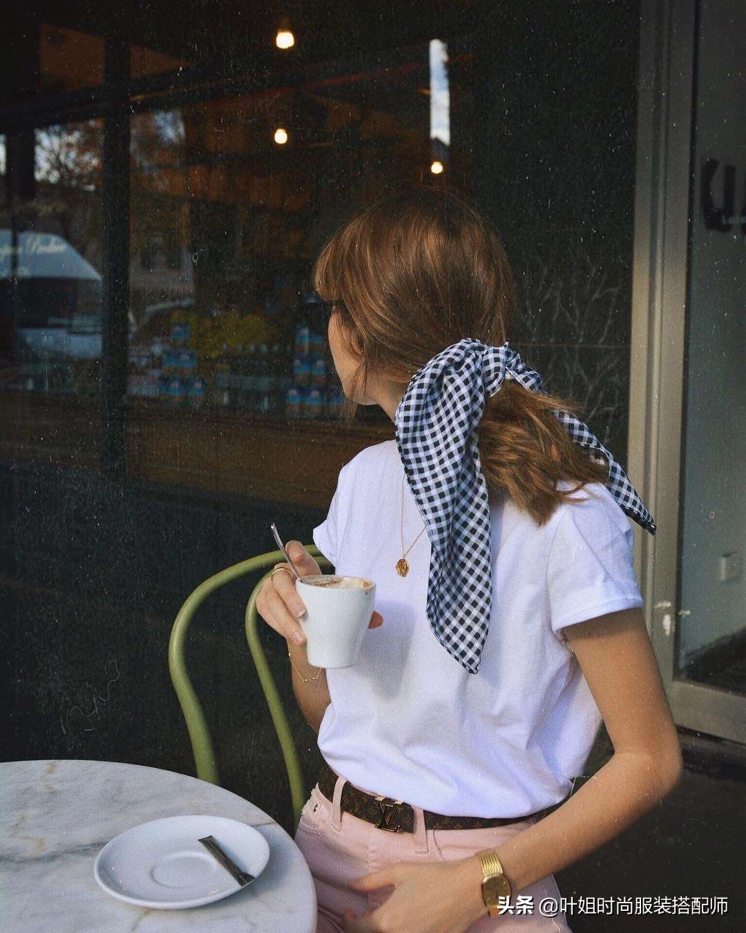 丝巾新花样美出高级感丝巾搭配,怎样选最好质量的丝巾好看又洋气