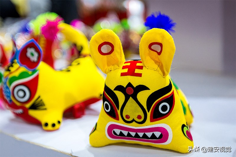 布老虎保平安，黎民百姓每逢喜事送“老虎”，雌雄配对有讲究