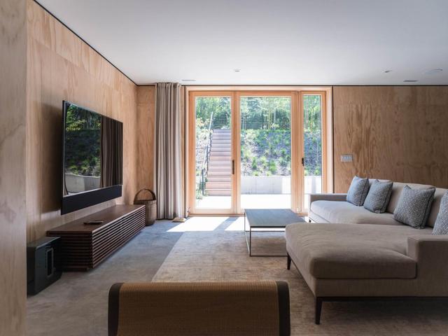 石膏线背景墙不居中,石膏线背景不适用