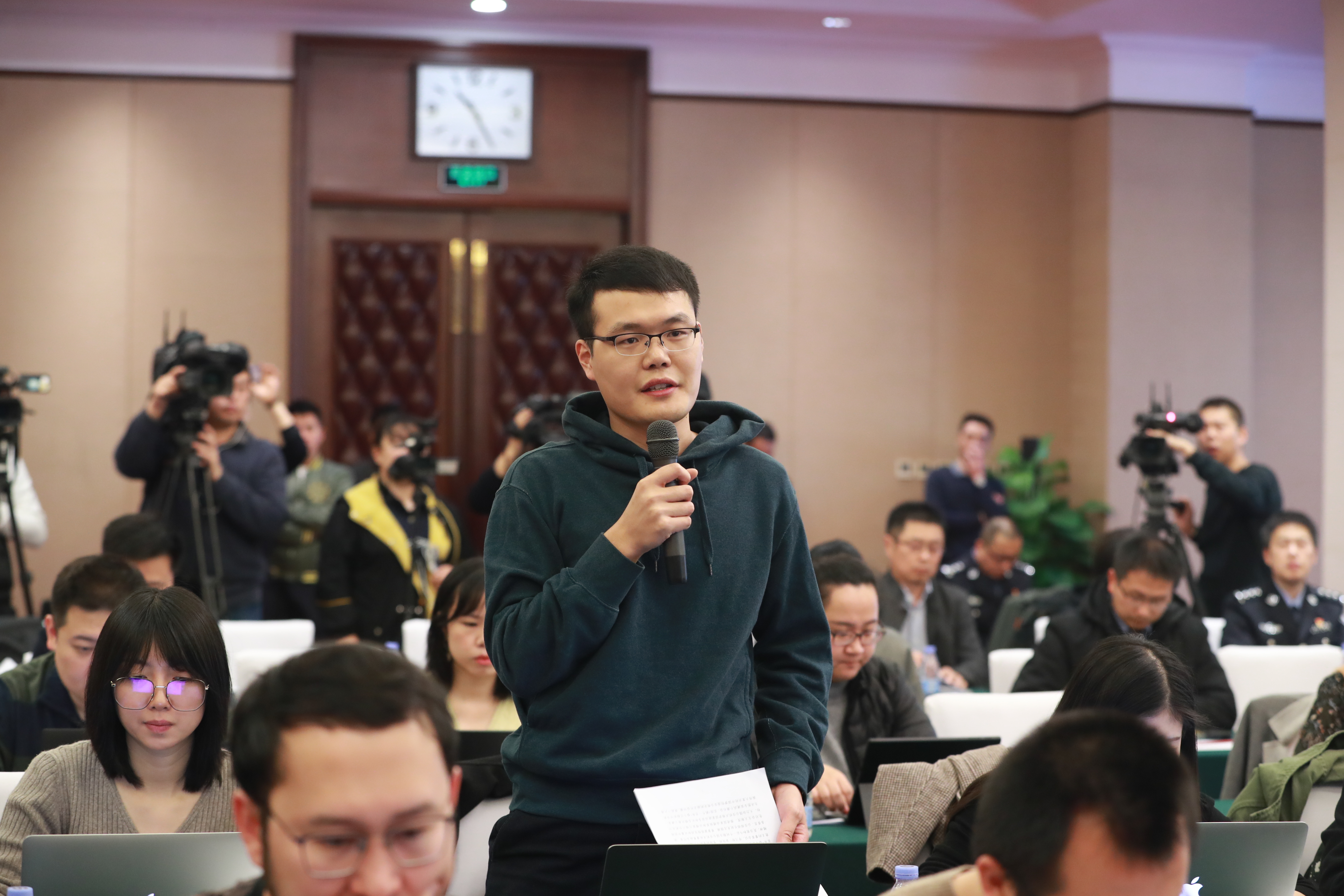 10起打击网络违法犯罪典型案例,聚焦打击涉网违法犯罪行为标题