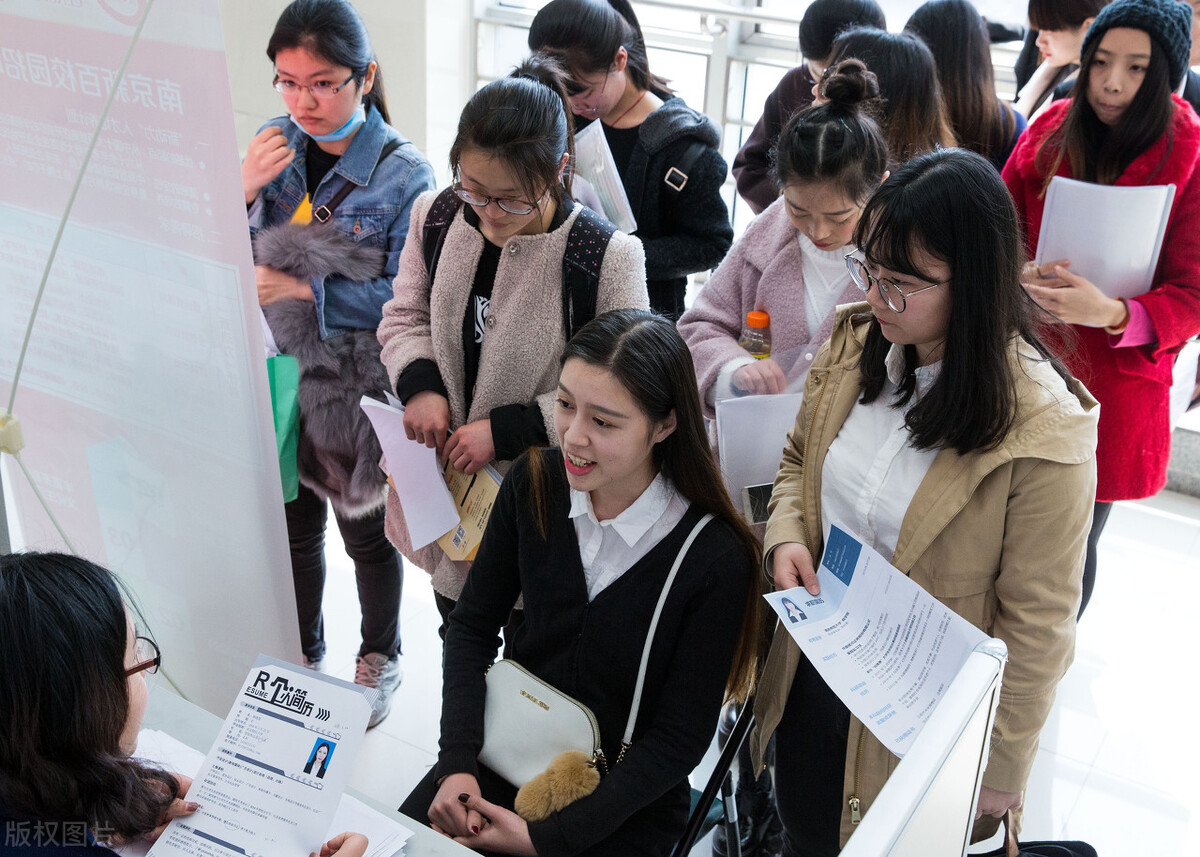 大学生毕业后找工作的困难,大学生毕业就业困境如何解决