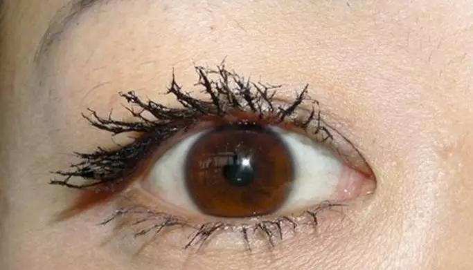 为什么化妆的时候手老是抖,手抖怎么化好妆