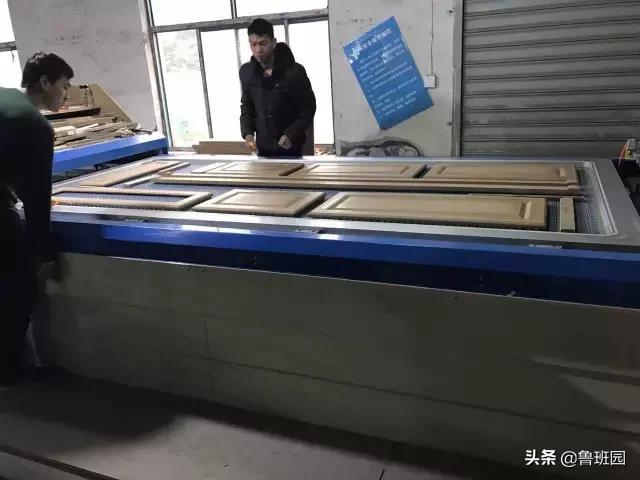 玻璃柜门开胶怎样修理,吸塑柜门开胶了怎么办