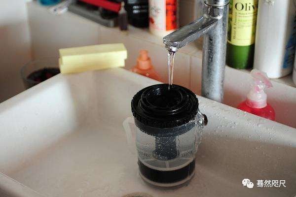 d76黑白胶卷冲洗经验,暗房洗胶卷用什么颜色灯