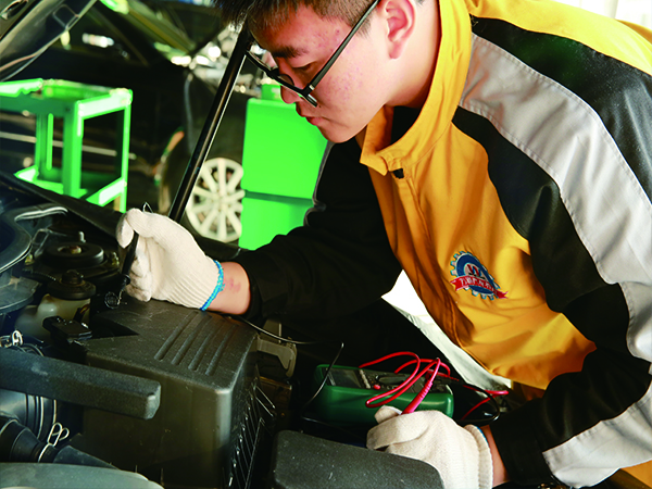 汽车小刮小蹭有必要出险吗,汽车小刮小蹭正常吗