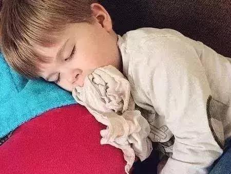 分房睡的年龄是多少,孩子分房睡限年龄害人不浅