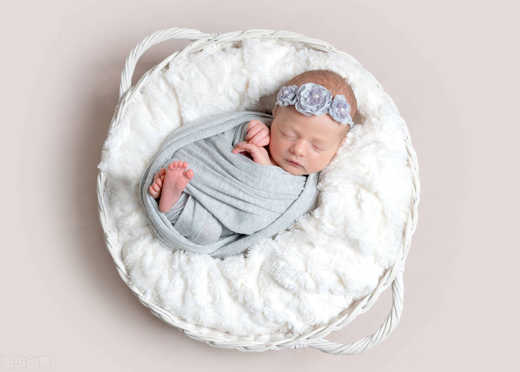 新生儿包襁褓正确方法,新生儿裹得紧好还是松