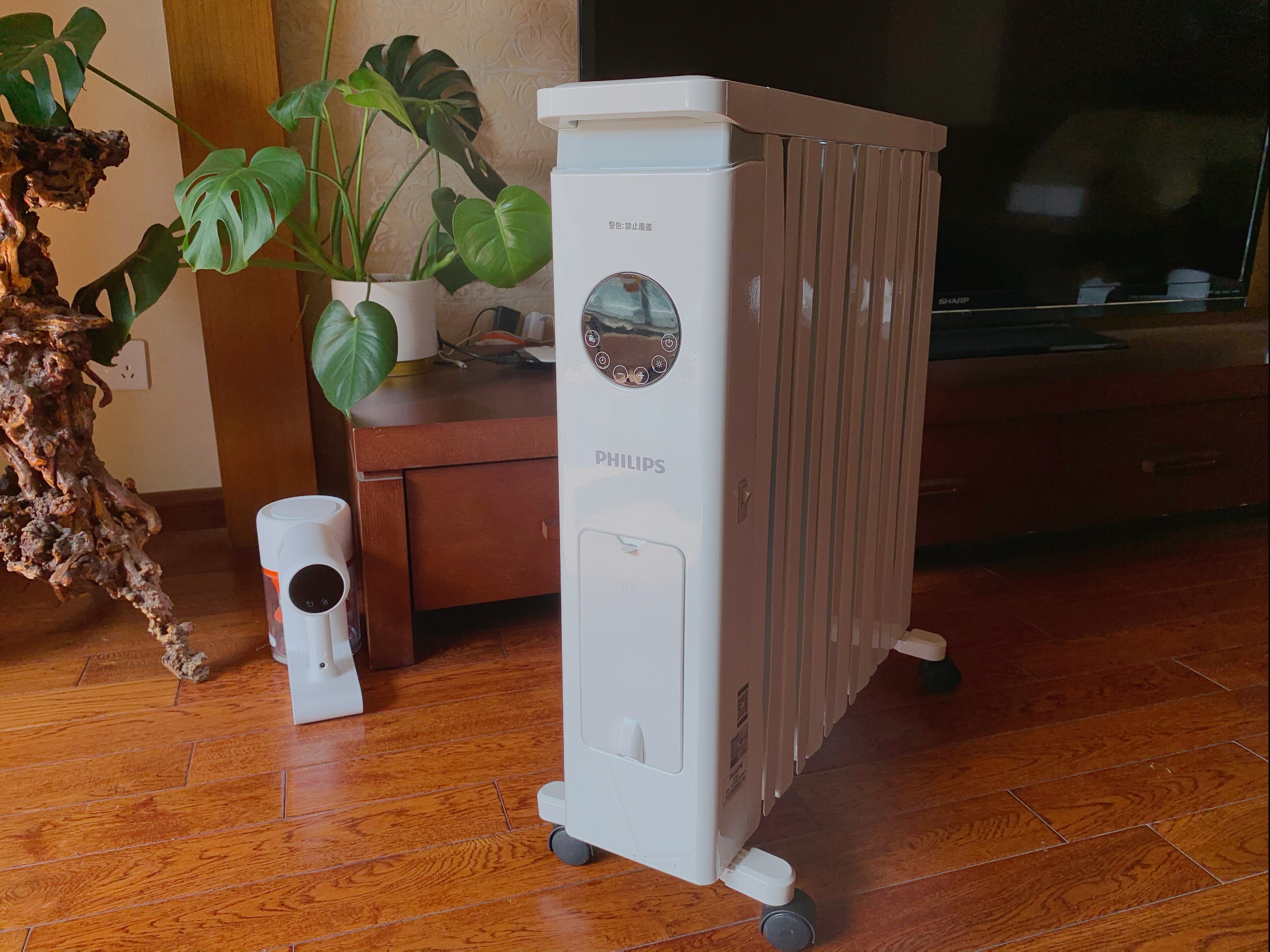 取暖器哪种油汀最好,取暖器用暖风机好还是快热炉好