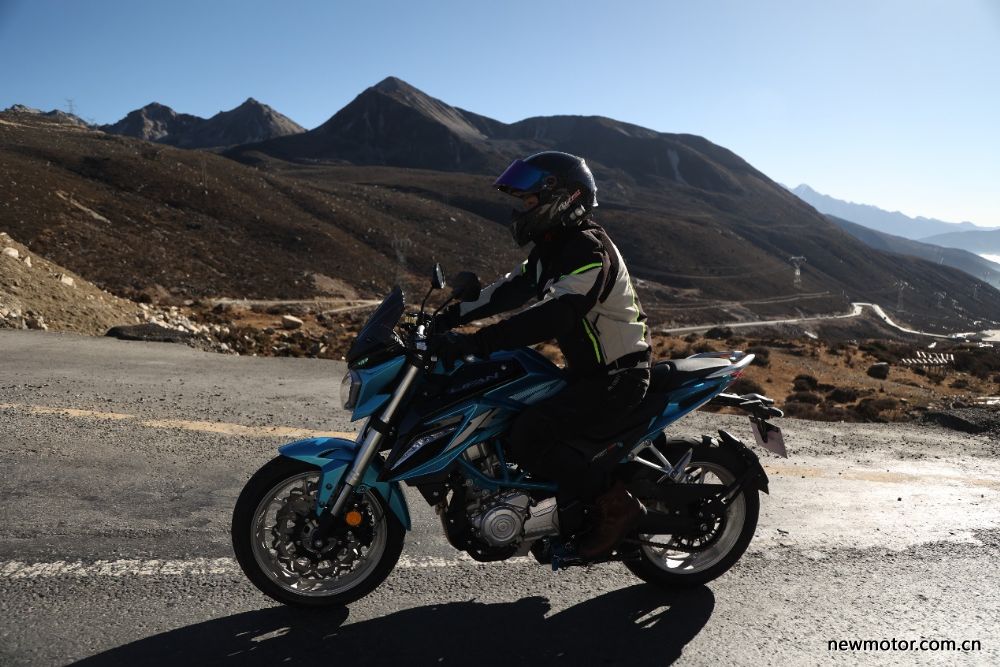 力帆kp350是双缸车吗,力帆kp350巡航版多少排量