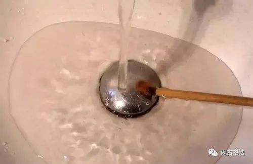 毛笔书法初学者如何洗笔,书法洗笔的正确方法