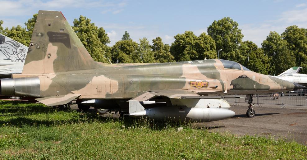 战机和训练都指望美国人送?世界第三军事强国,沦落到这般田地