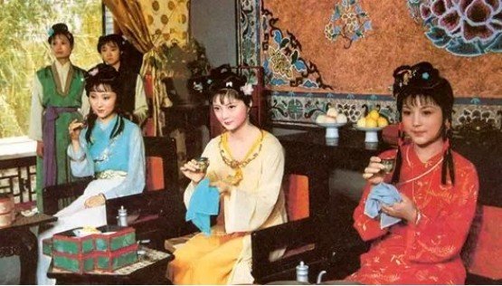 晴雯的死因是因为袭人告密吗,晴雯芳官怎么样了