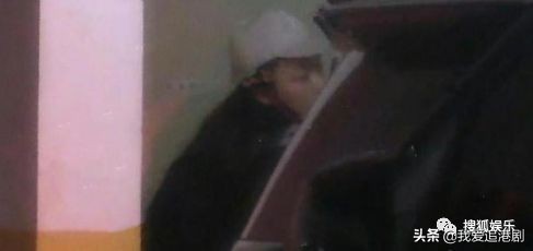 赵薇向男友人索吻,赵薇遭猴子索吻