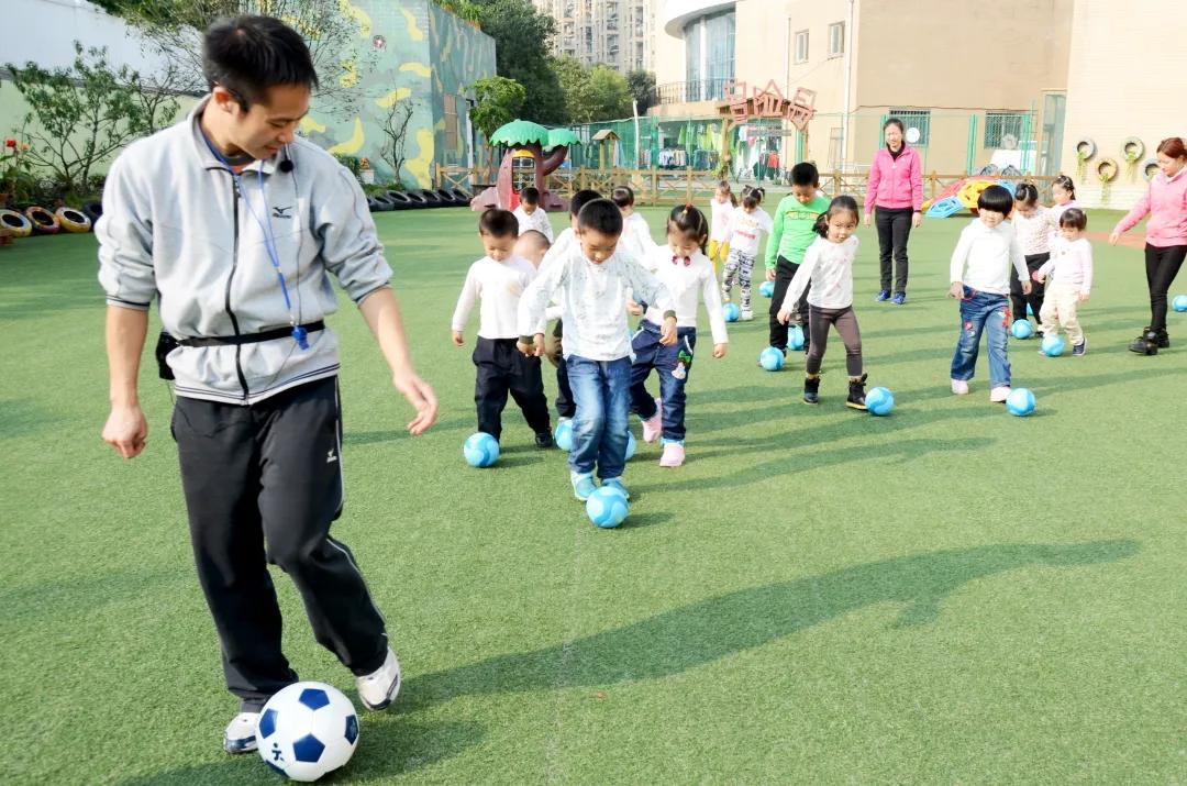 获省优质幼儿园喜报,被评为区示范幼儿园喜报