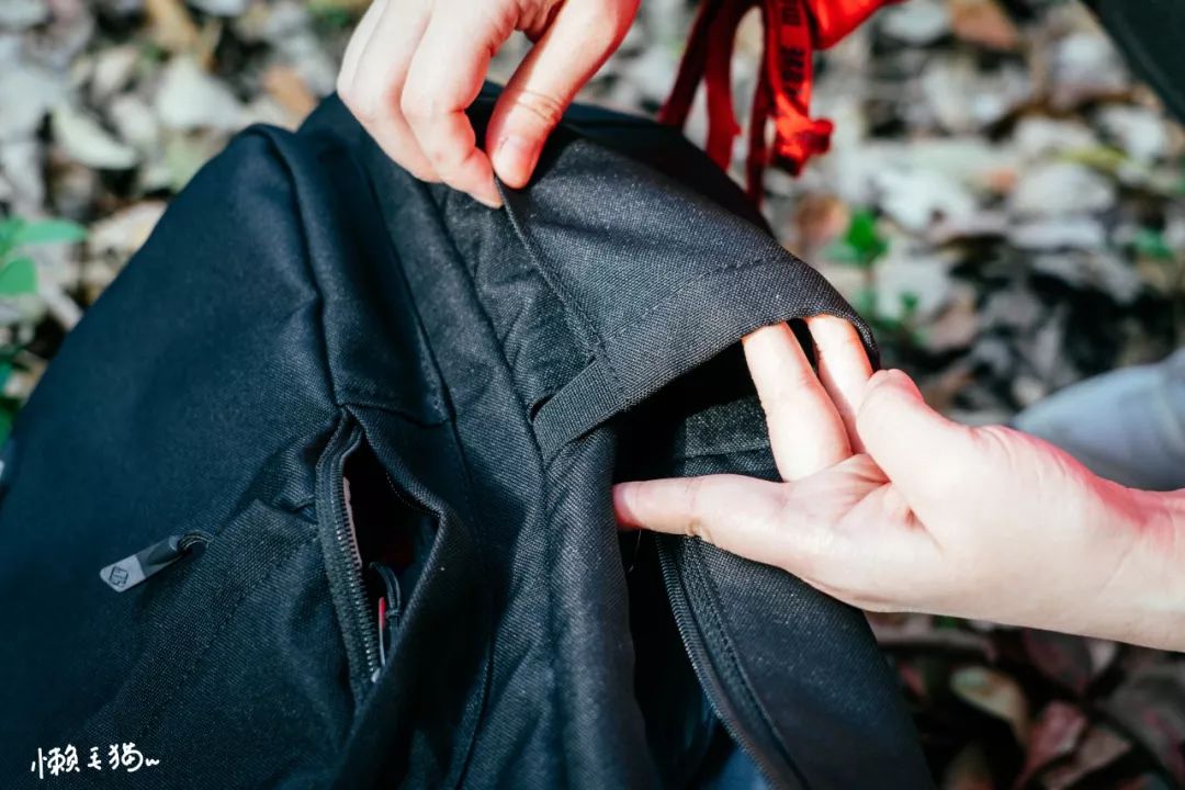 低调且实用,妹子通勤也能背——tomtocA60双肩包测评