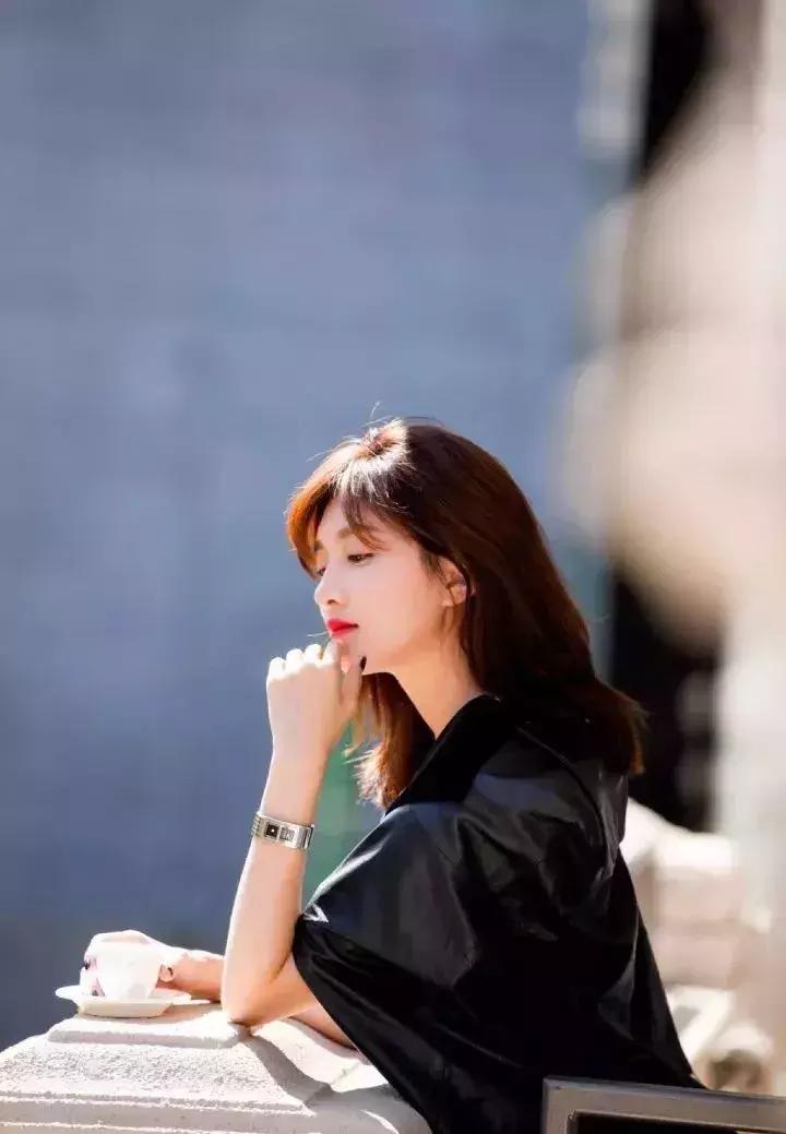 慵懒卷发暖色,慵懒卷发很容易直吗