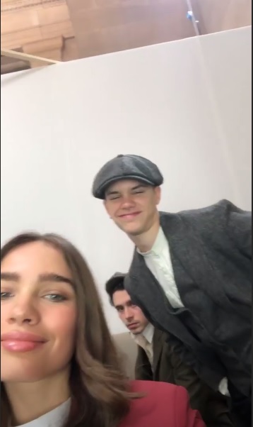 贝嫂时装秀丸子头,贝嫂2023品牌大秀