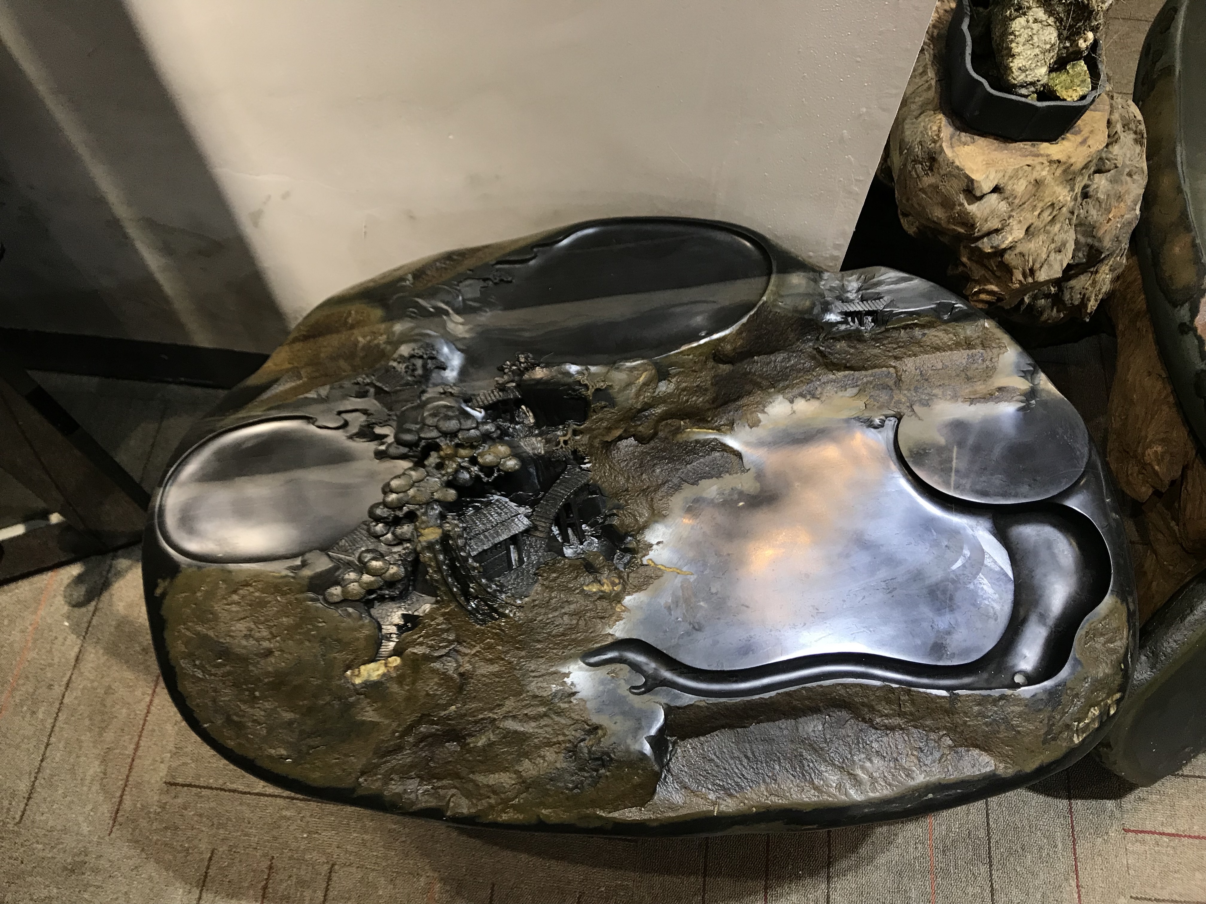 把石头雕刻成刀,把石头雕刻成工艺品