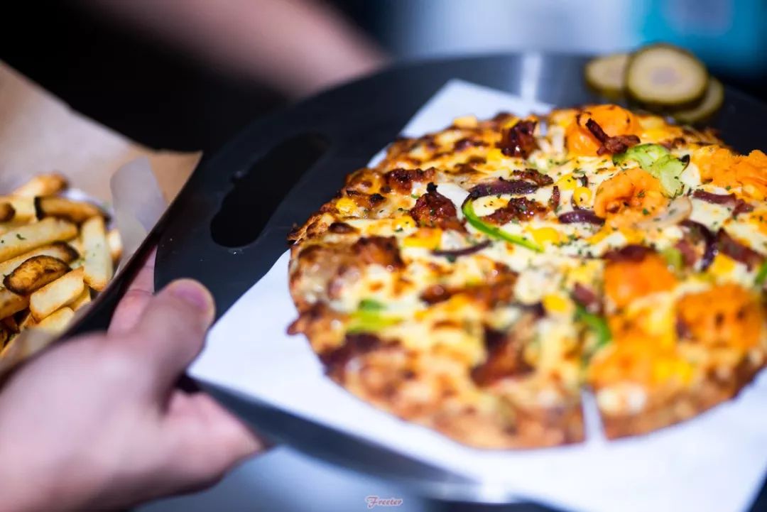 这是一家神奇Pizza小店，居然默默霸占着海口点评西餐榜TOP1