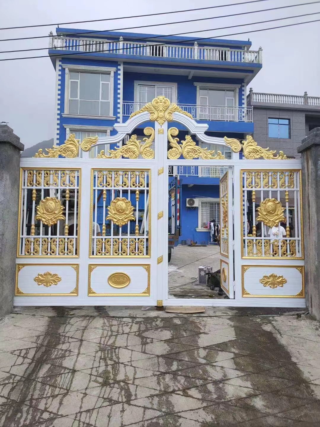 双开铝艺大门安装,双开铝艺大门